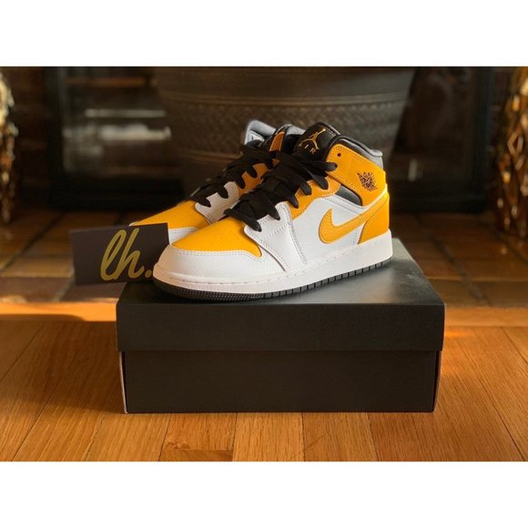 Size 5y Air Jordan Mid "University Gold" - Picture 2 of 5